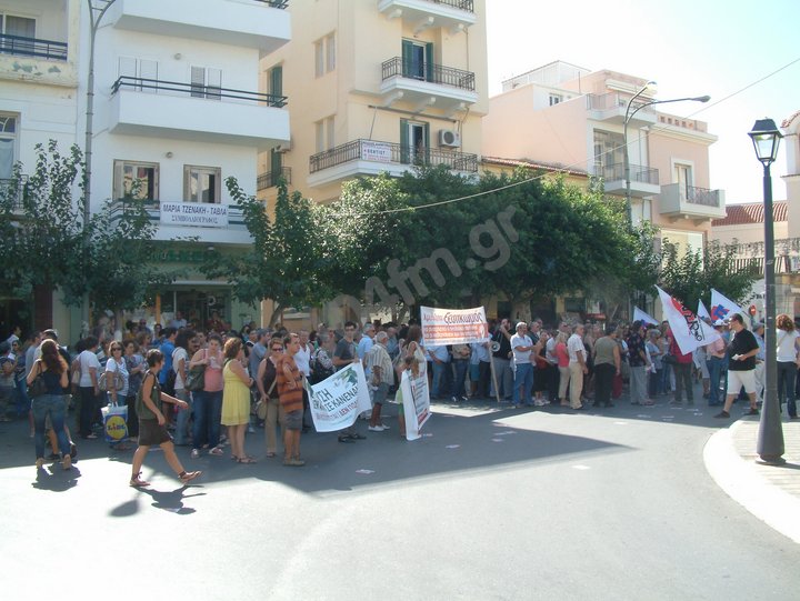 ΤΑ ΕΡΓΑΤΟΫΠΑΛΛΗΛΙΚΑ ΣΩΜΑΤΕΙΑ ΙΔΙΩΤΙΚΟΥ ΚΑΙ ΔΗΜΟΣΙΟΥ ΤΟΜΕΑ ●ΤΑ ΑΛΛΑ ΣΥΝΤΑΞΙΟΥΧΙΚΑ ΣΩΜΑΤΕΙΑ ●ΤΟΥΣ ΣΥΛΛΟΓΟΥΣ ΤΩΝ ΜΙΚΡΩΝ ΕΠΙΧΕΙΡΗΜΑΤΙΩΝ  ΚΑΙ ΒΙΟΠΑΛΑΙΣΤΩΝ ΑΓΡΟΤΩΝ ●ΤΟΥΣ ΦΟΙΤΗΤΙΚΟΥΣ ΚΑΙ ΣΠΟΥΔΑΣΤΙΚΟΥΣ ΣΥΛΛΟΓΟΥΣ ● ΑΛΛΟΥΣ ΜΑΖΙΚΟΥΣ ΛΑΪΚΟΥΣ ΦΟΡΕΙΣ ΤΟΥ ΛΑΣΙΘΙΟΥ  ΓΙΑ ΣΥΣΚΕΨΕΙΣ ΣΕ ΑΓΙΟ ΝΙΚΟΛΑΟ, ΙΕΡΑΠΕΤΡΑ ΚΑΙ ΣΗΤΕΙΑ ΜΕ ΣΚΟΠΟ ΤΗΝ ΟΡΓΑΝΩΣΗ ΚΑΙ ΤΗΝ ΕΠΙΤΥΧΙΑ ΤΗΣ ΠΑΝΕΛΛΑΔΙΚΗΣ ΑΠΕΡΓΙΑΣ ΤΗΣ 6ης ΑΠΡΙΛΗ ΣΤΟ ΛΑΣΙΘΙ  Ο Σύλλογος Συνταξιούχων ΙΚΑ Νομού Λασιθίου απευθυνόμαστε σε όλα τα σωματεία, σε κάθε κλάδο και χώρο δουλειάς, σε κάθε εργαζόμενο, στους συνταξιούχους, στους αυτοαπασχολούμενους, στις γυναίκες, στη νεολαία, που έρχονται αντιμέτωποι με τη φτώχεια, την εξαθλίωση, την ανεργία, τις δυσβάσταχτες ανατιμήσεις στο πετρέλαιο, στο φυσικό αέριο, στη βενζίνη, στο ηλεκτρικό ρεύμα, στο ψωμί, στο σούπερ μάρκετ. Σε όσους λένε "φτάνει, ως εδώ, δεν πάει άλλο", ενώ παλεύουν να καλύψουν τις βασικές τους ανάγκες στην υγεία, στη ζωή. Απευθυνόμαστε σε όσους αναγνωρίζουν ότι η επικίνδυνη κατάσταση που δημιουργείται για τους λαούς, όπως και τον δικό μας, από τον ιμπεριαλιστικό πόλεμο στην Ουκρανία και τη συμμετοχή της Ελλάδας με αποστολή πολεμικού υλικού, η αξιοποίηση των αμερικανοΝΑΤΟικών βάσεων και προετοιμασία αποστολής εκστρατευτικού σώματος, δεν μπορεί να μας βρίσκουν αδιάφορους. Γιατί οι εργαζόμενοι, ο λαός δεν δεχόμαστε να ματώνουμε για τα κέρδη των λίγων, που κάνουν πολέμους για να τα μοιράσουν μεταξύ τους. Απευθυνόμαστε σε όσους ψάχνουν να βρουν αποκούμπι στη συλλογική οργάνωση και δράση του εργατικού - λαϊκού κινήματος, απορρίπτοντας αυτούς που μας καλούν να κάνουμε κι άλλες θυσίες για να μη θιχτεί η κερδοφορία των επιχειρηματικών ομίλων. Είναι η ώρα τα Σωματεία, τα Συνδικάτα, οι Σύλλογοι, οι Ενώσεις και οι φορείς του μαζικού λαϊκού κινήματος να πάρουμε στα χέρια μας την υπόθεση της υπεράσπισης της ζωής μας, βάζοντας μπροστά τις ανάγκες μας. Η πανελλαδική πανεργατική απεργία στις 6 Απρίλη μπορεί να αναδείξει ότι η δύναμη και η ελπίδα βρίσκονται στη λαϊκή οργάνωση και πάλη. 	Γιατί μετά την απαράδεκτη εισβολή της Ρωσίας στην Ουκρανία και τον ανταγωνισμό της με ΗΠΑ - ΝΑΤΟ - ΕΕ για τα συμφέροντα μεγάλων επιχειρηματικών ομίλων, δεν έχουμε κανένα λόγο να διαλέξουμε ληστή. 	Για να βάλουμε στην πρώτη γραμμή το αίτημα για καμία εμπλοκή - συμμετοχή στον βρώμικο πόλεμο, για να δυναμώσουν η αλληλεγγύη και η πάλη των λαών. 	Για να αντισταθούμε στο τσουνάμι της ακρίβειας που σαρώνει το εισόδημά μας, στη φοροληστεία, και να δυναμώσουμε τον αγώνα υπεράσπισης του εργατικού - λαϊκού εισοδήματος, με Συλλογικές Συμβάσεις Εργασίας, κατάργηση του ΦΠΑ σε είδη πλατιάς λαϊκής κατανάλωσης, διαγραφή των χρεών. Ο Σύλλογος Συνταξιούχων ΙΚΑ Νομού Λασιθίου καλεί όλα τα εργατοϋπαλληλικά σωματεία ιδιωτικού και δημοσίου τομέα, τα άλλα συνταξιουχικά σωματεία, τους εμπορικούς συλλόγους, τους συλλόγους επαγγελματιών εστίασης, τους αγροτικούς συλλόγους, τους φοιτητικούς συλλόγους και άλλους λαϊκούς φορείς του Λασιθίου, κάθε εργαζόμενο, άνεργο, βιοπαλαιστή, να δώσουμε όλες μας τις δυνάμεις για την προετοιμασία της πανελλαδικής απεργίας στο Νομό Λασιθίου.  Για αυτό το λόγο οργανώνουμε τις συσκέψεις: ● Στον Άγιο Νικόλαο την Δευτέρα 28/3 στις 18:30 στο Εργατικό Κέντρο Λασιθίου ●  Στην Ιεράπετρα την Τετάρτη 30/3 στις 18:00 στο Δημοτικό κτήριο Μ. Μερκούρη (1ος όροφος) ● Στην Σητεία την Τετάρτη 30/3 στις 18:30 στο Ξενοδοχείο «ΊΤΑΝΟΣ». 23 Μαρτίου 2022