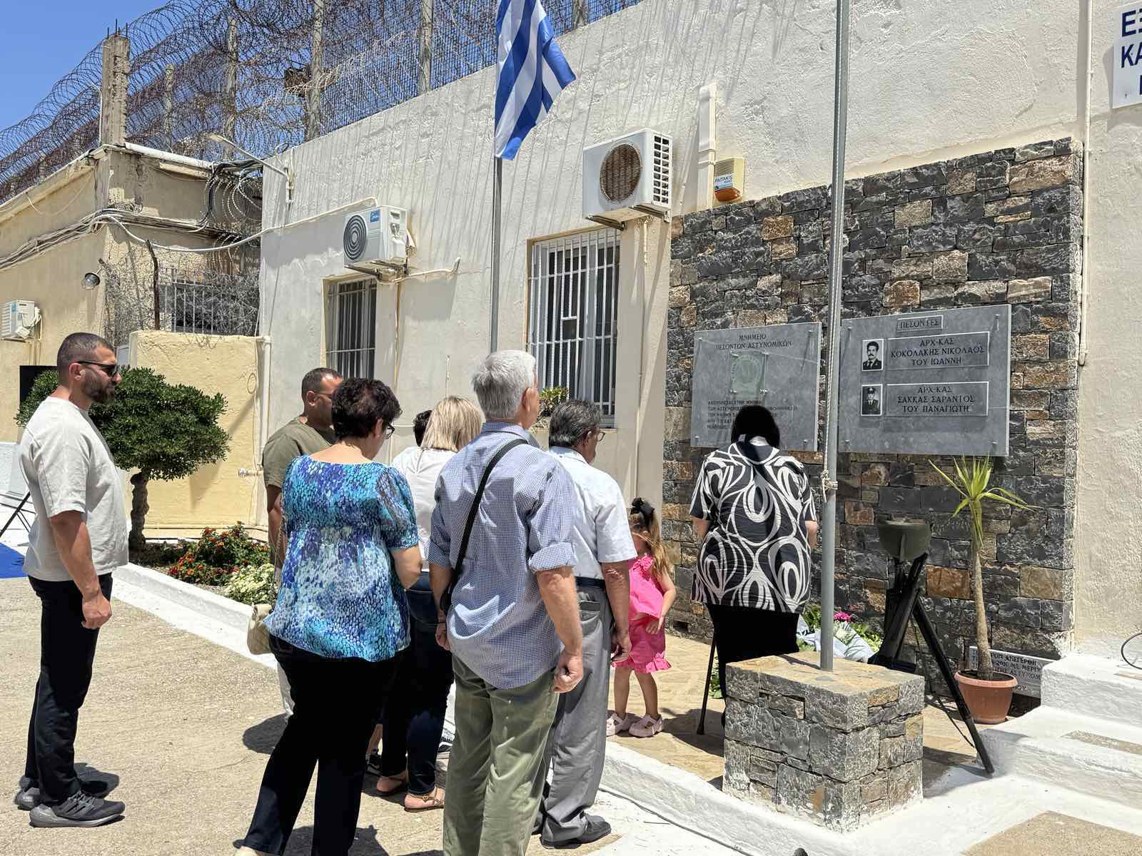 Επιμνημόσυνη δέηση στο μνημείο πεσόντων αστυνομικών στο Κατάστημα Κράτησης Νεάπολης