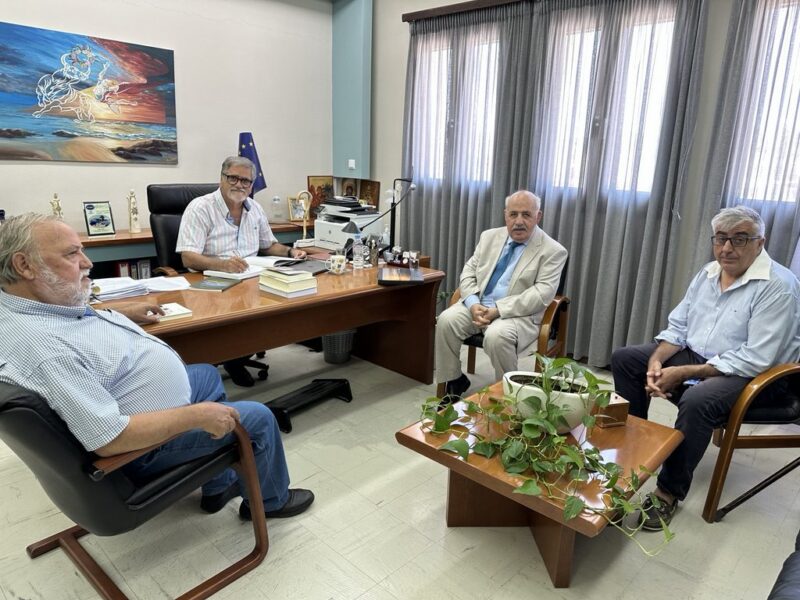 Δωρεά 10.000 βιβλίων από τον καθηγητή Μιχάλη Κασσωτάκη