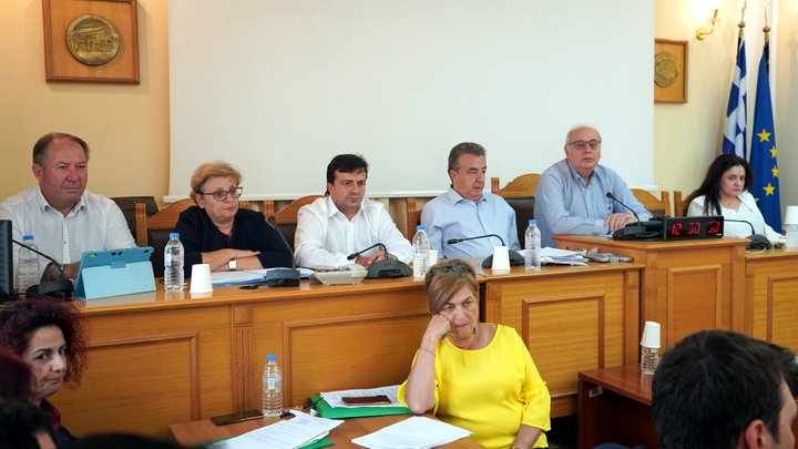 Εξορύξεις, καζίνο πρώην Αμερικανική βάση, στο Περιφερειακό