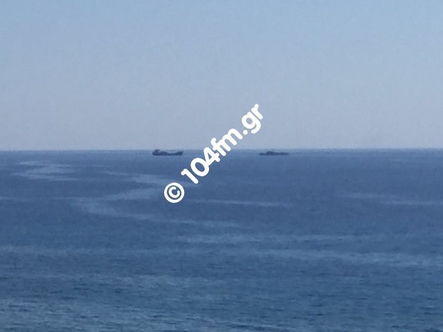 το πλοίο ελέγχεται από πλοίο του πολεμικού ναυτικού ΝΑ της Ιεράπετρας