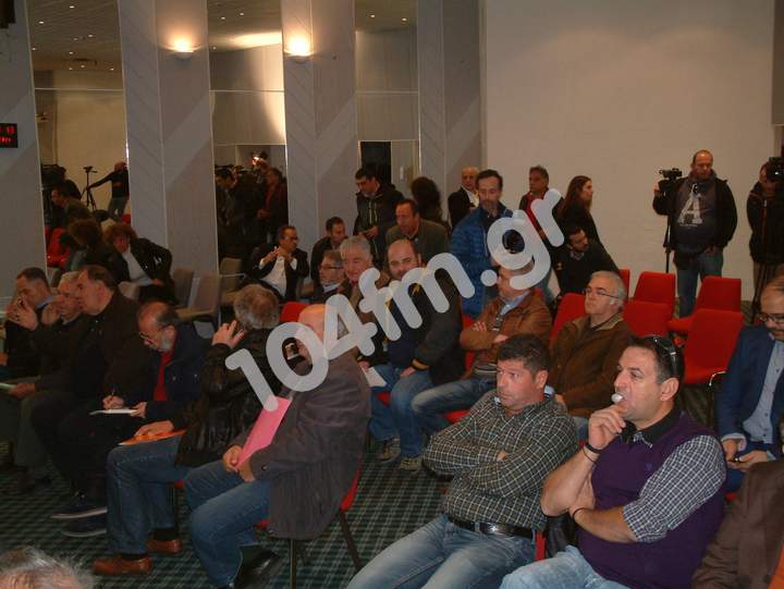 ο Αλέξης Τσίπρας στον Άγιο Νικόλαος και ο κόσμος μακριά ....