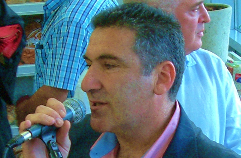 ...όσο σκεπάζουμε τα κάρβουνα με στάχτη, κάποια στιγμή θα καούμε