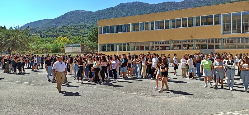 Αγιασμός για το νέο έτος στο ΕΠΑΛ, Γυμνάσιο, ΓΕΛ, ΕΚ Νεάπολης