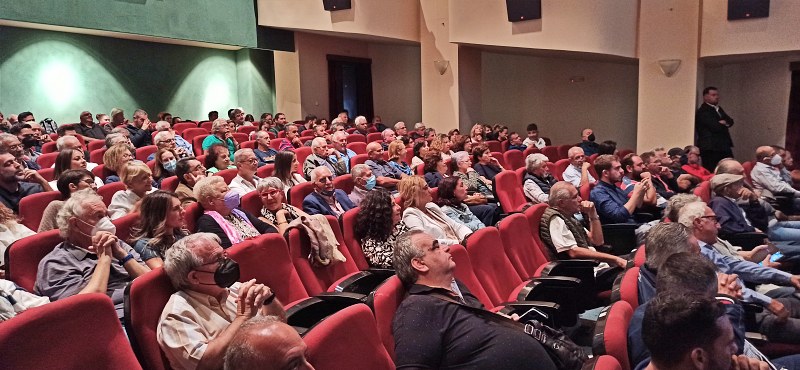 Η δύναμη του εμείς επίσημη πρώτη 
