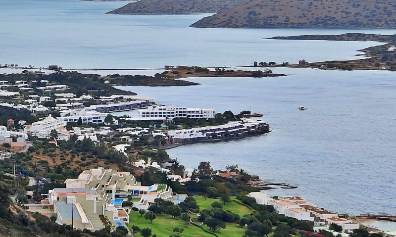 "Ιδιωτικές παραλίες" κυρίες και κύριοι συνάδελφοι, ο νόμος δεν γνωρίζει!