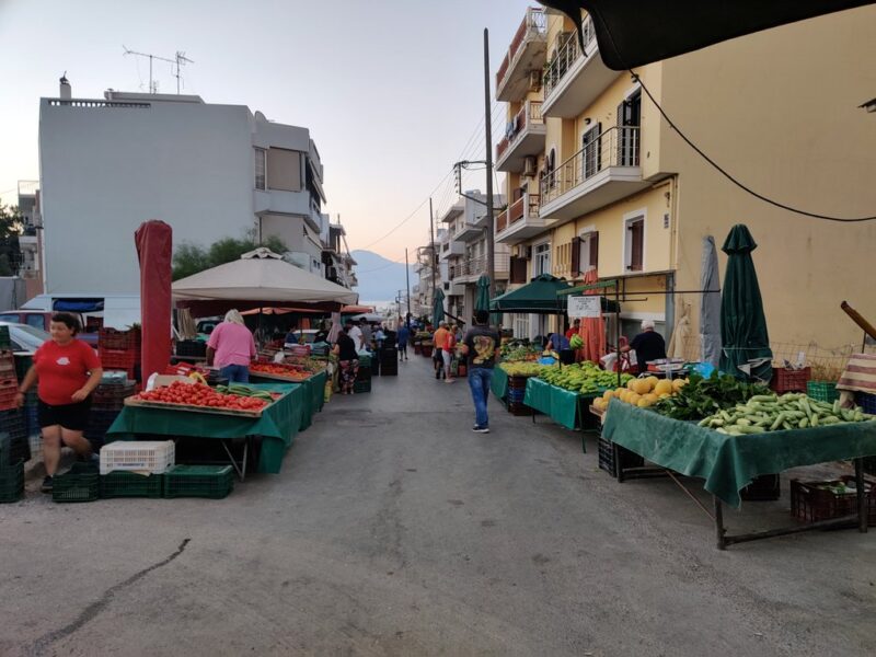 Στη ίδια θέση η Λαϊκή Αγορά Αγίου Νικολάου