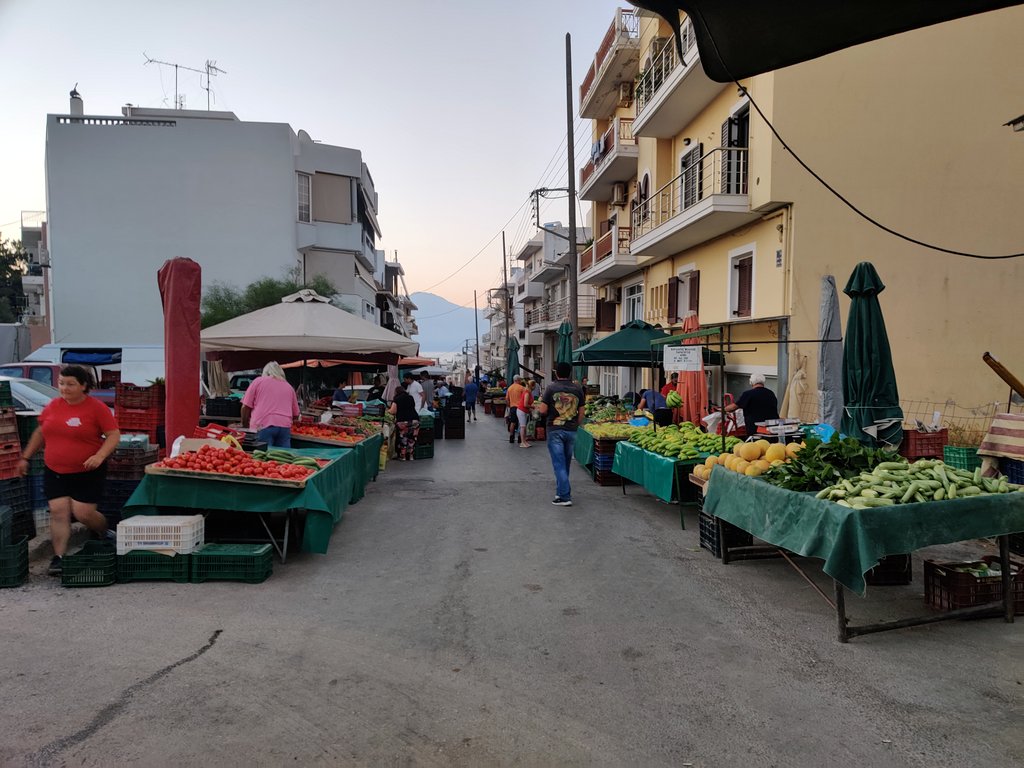 Στη ίδια θέση η Λαϊκή Αγορά Αγίου Νικολάου