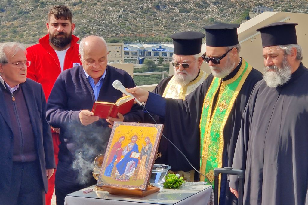 Αγιασμός διασωστικού οχήματος Ε.Ε.Σ., κοπή βασιλόπιτας