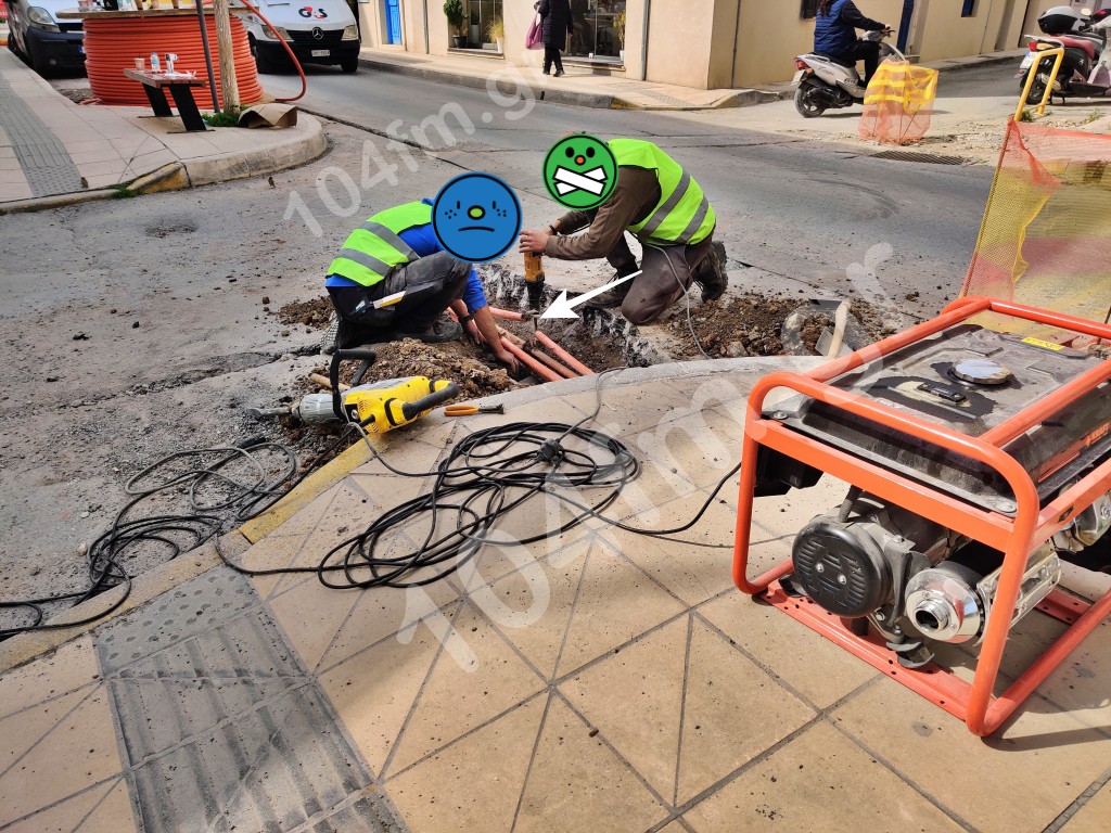Και πάλι, όλη η δημόσια διοίκηση αποκομμένη από τον έξω κόσμο