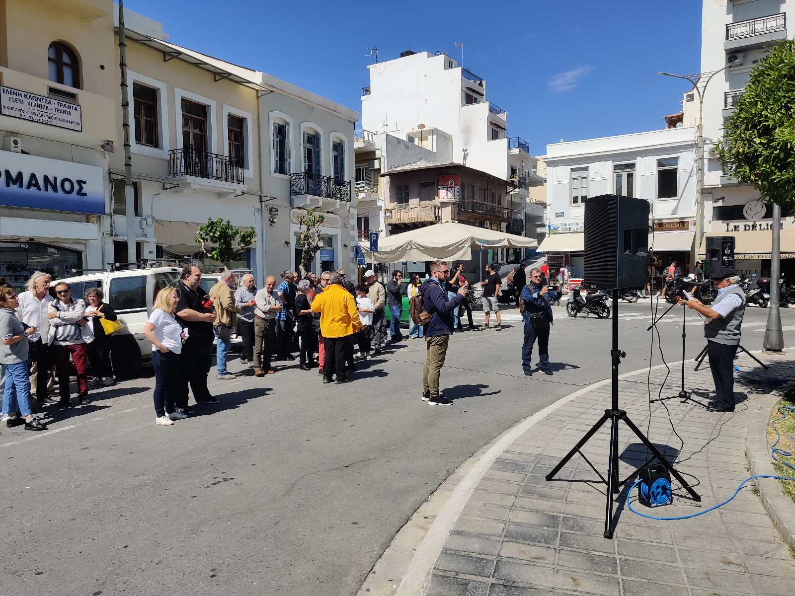 1η Μαΐου, κάποιοι λίγοι, επιμένουν για όλους μας