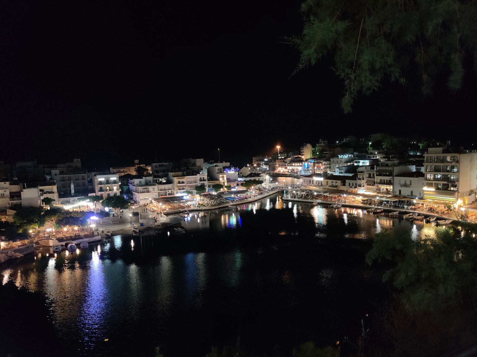 Ας αποφασίσουμε τι θέλουμε επιτέλους στον Άγιο Νικόλαο....