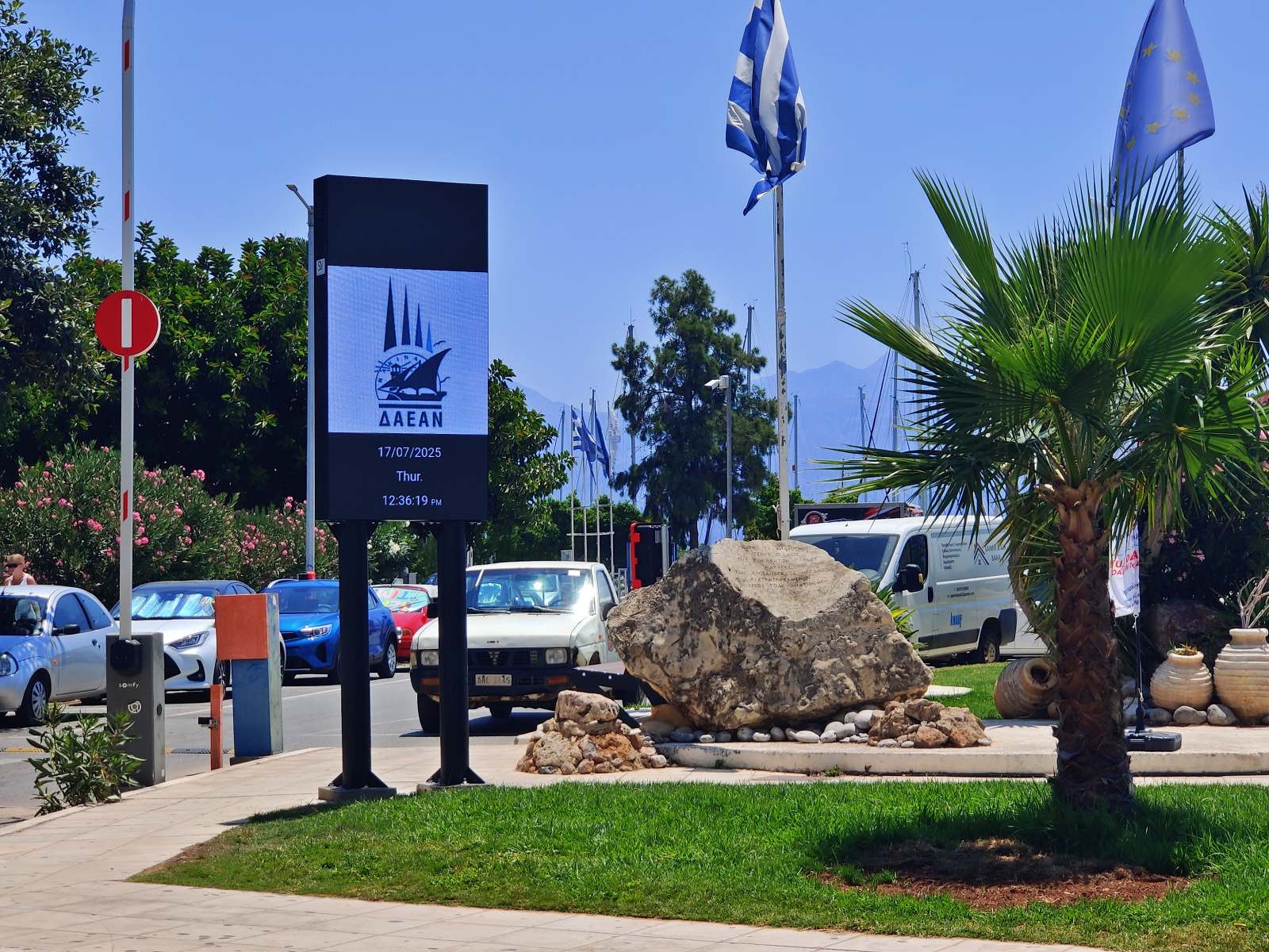 Ξεκίνησε η λειτουργία των πληροφοριακών οθονών δήμου Αγίου Νικολάου