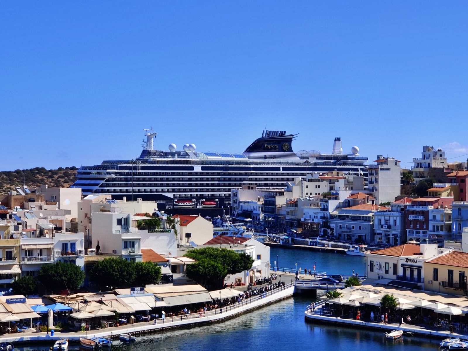 Εκατοντάδες αστυνομικοί για ένα κρουαζιερόπλοιο: Ποιος πληρώνει τον λογαριασμό και τι κερδίζει η Κρήτη;