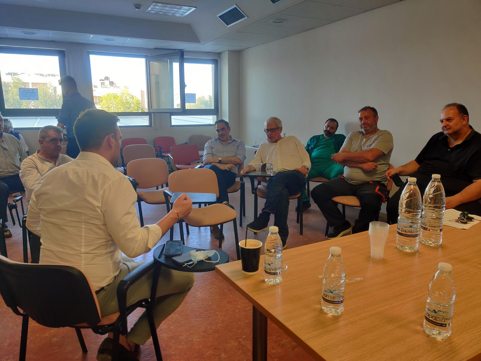 Ο Στέφανος Κασσελάκης στο νοσοκομείο Αγίου Νικολάου