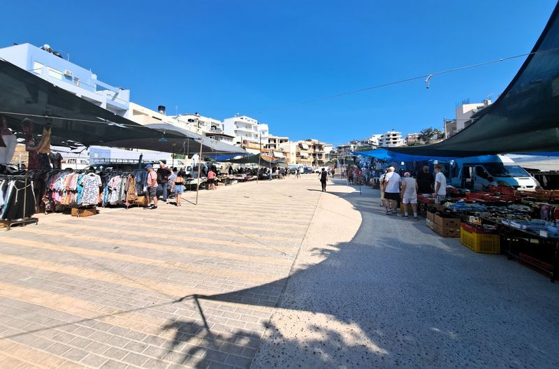 Ξεχωριστή ημέρα για την τοπική κοινωνία του Αγίου Νικολάου, ξεκίνησε η λειτουργία της Λαϊκής αγοράς στη νέα της θέση «Λαγκός»
