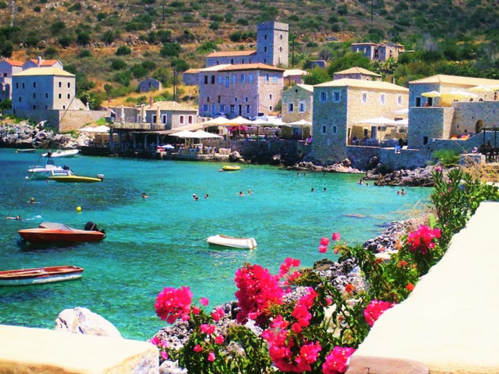 Λιμένι: Κυματιστό Παραμύθι στο γλαυκό Ονειροδρόμι της Μάνης