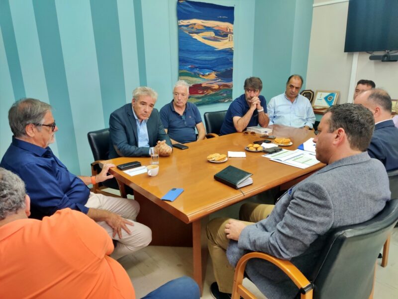 Το ΔΣ του ΟΑΚ στον δήμαρχο Αγίου Νικολάου