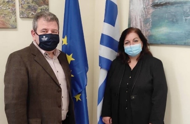 η Αικατερίνη Ρηνάκη στα γραφεία της Διεύθυνσης Δευτεροβάθμιας Εκπαίδευσης Λασιθίου