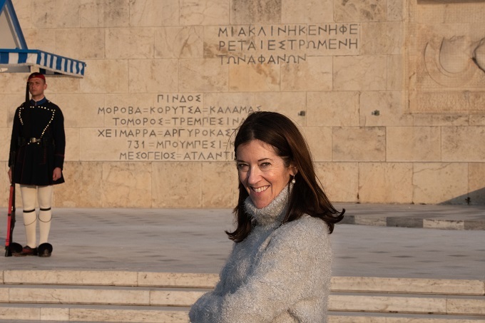 H Victoria Hislop σας προσκαλεί να υπογράψετε κι εσείς το αίτημα για "Ανοιχτά Βιβλιοπωλεία"