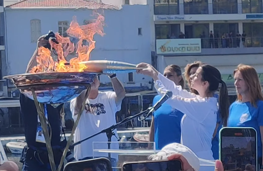Υποδοχή της ολυμπιακής φλόγας στον Άγιο Νικόλαο