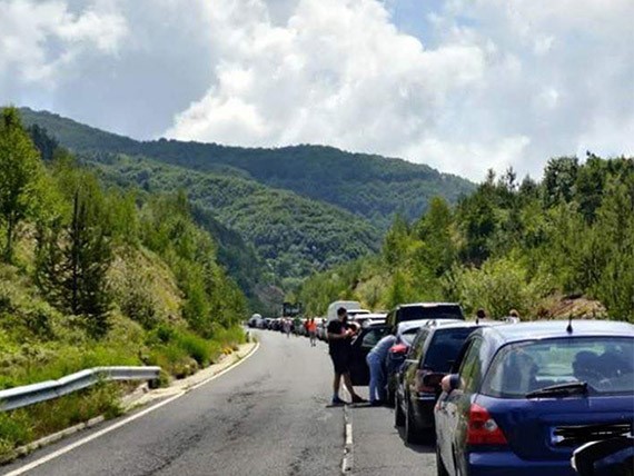 Στείλτε διακοπές τον Θεοχάρη, Τώρα!