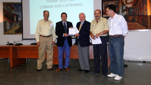 λίγο μετά τη στιγμή της απονομής στον κ. Τσομπάνογλου
