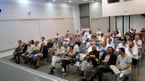 το ακροατήριο ήταν κυρίως μέλη του τεχνικού κόσμου της Κρήτης
