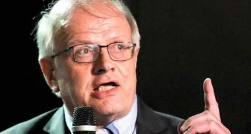 Άκης Τσελέντης: «Λοξός αεροδιάδρομος στο Ηράκλειο, ο οποίος καταργήθηκε για ύπαρξη ενός δήθεν ενεργού ρήγματος, και αεροδρόμιο στο Καστέλι δίπλα σε ένα μεγάλο ενεργό ρήγμα!»