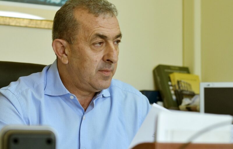 Σωκράτης Βαρδάκης: «Κυρία Κεραμέως, αν διαθέτατε την ελάχιστη απαιτούμενη ευθιξία, θα είχατε ήδη παραιτηθεί»
