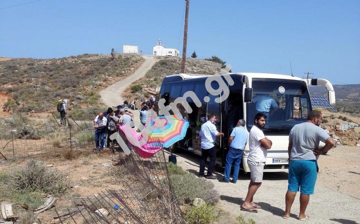 τα λεωφορεία τους μετέφεραν στη Νεάπολη