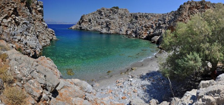 Αγριόμαντρα, θεία λειτουργία στο ασκητάριο 