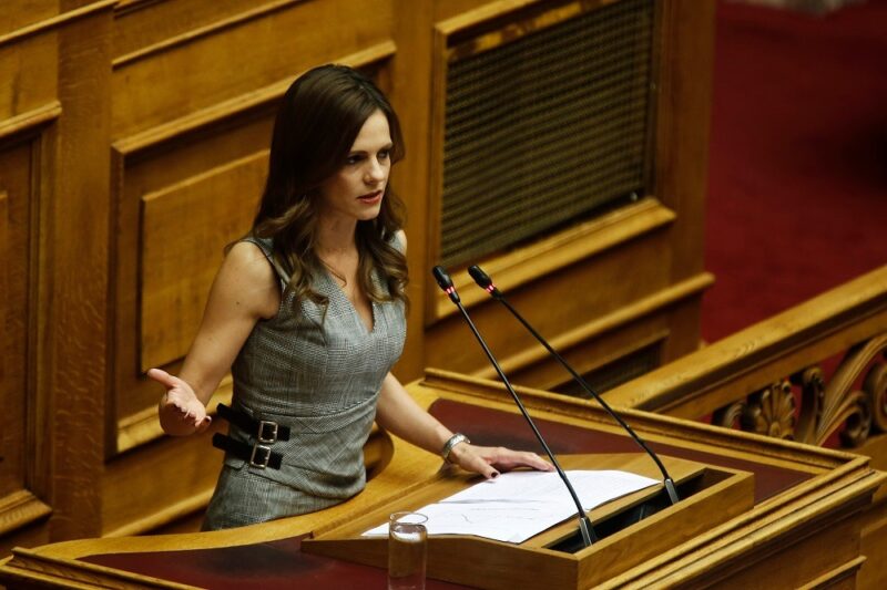 Επίσκεψη και Ομιλία της Έφης Αχτσιόγλου στον Άγιο Νικόλαο