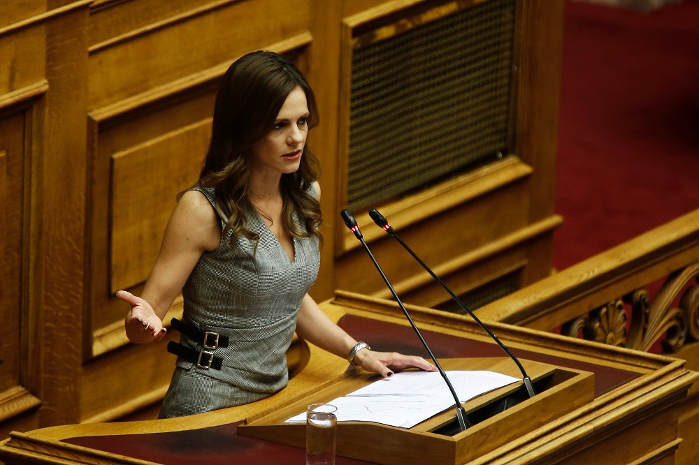 Επίσκεψη και Ομιλία της Έφης Αχτσιόγλου στον Άγιο Νικόλαο