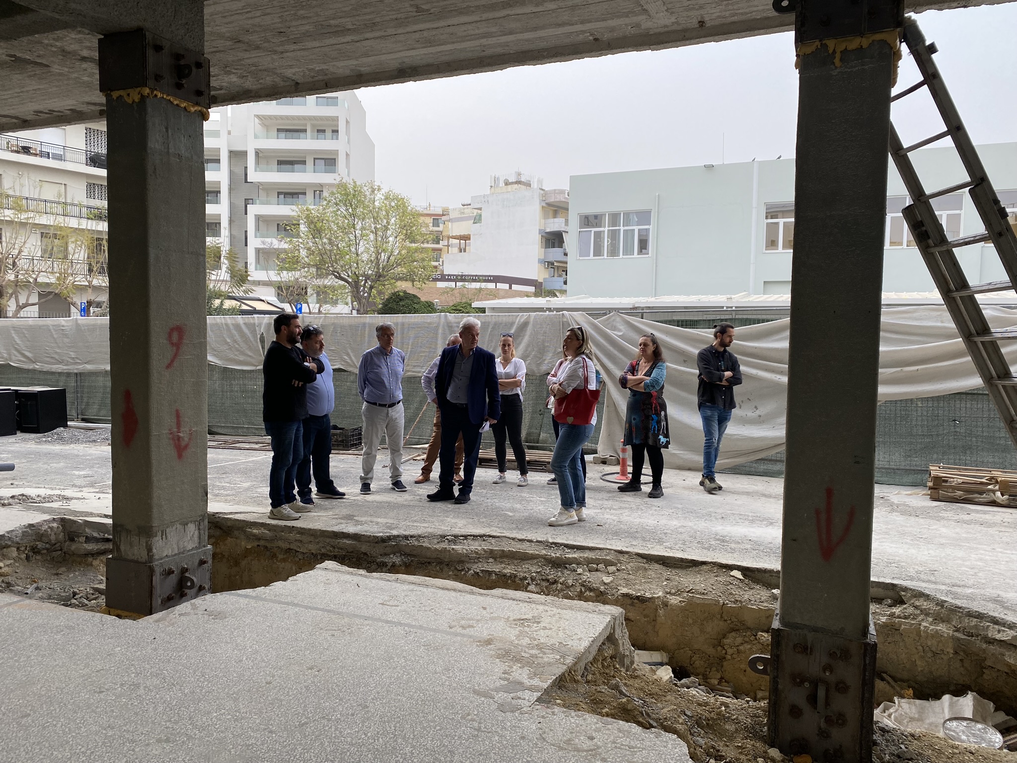Απάντηση για το σχολικό συγκρότημα Ακαδημίας