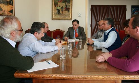 Ο νομάρχης Λασιθίου με τους εκπροσώπους της ΔΕΗ