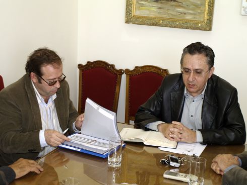 Αγαπάκης (αριστερά) και ο Νομάρχης Λασιθίου Σήφης Αναστασάκης