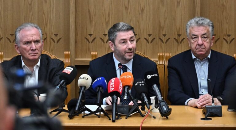 Ανδρουλάκης: «Καταθέτω ολιστικό πλαίσιο προτάσεων. Δεν δέχομαι μια τραγωδία να γίνεται reality show και πεδίο στείρας αντιπαράθεσης για να βγάλει η κυβέρνηση Μητσοτάκη απ’ έξω την ουρά της»