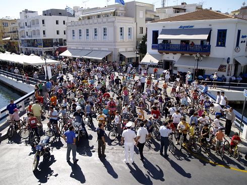 τόσα ποδήλατα στον Άγιο Νικόλαο, τα βλέπεις μια μέρα το χρόνο