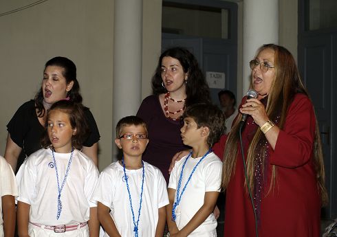 η Μαρίζα Κωχ, με τις συνεργάτιδες της