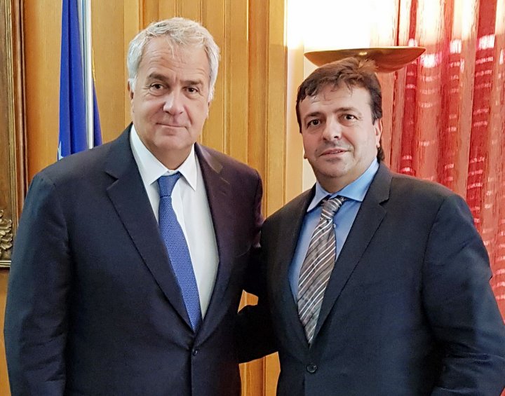 με τον Υπουργό Αγροτικής Ανάπτυξης για τη δακοκτονία και την ελαιοπαραγωγή