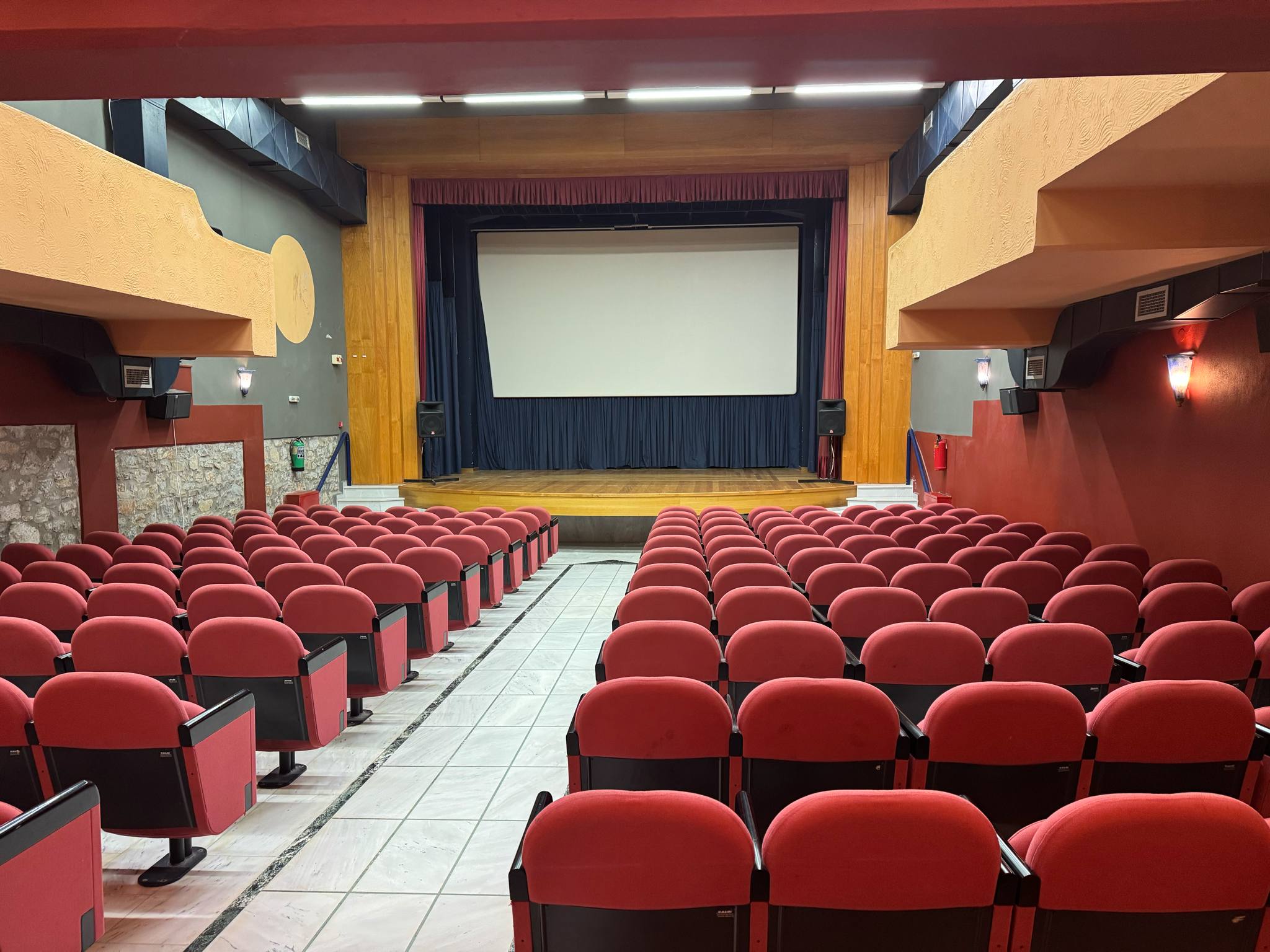 μετά από 16 χρόνια προβολές ταινιών στο κινηματοθέατρο «Δρήρος» της Νεάπολης 
