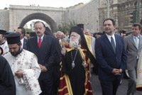 από την υποδοχή
