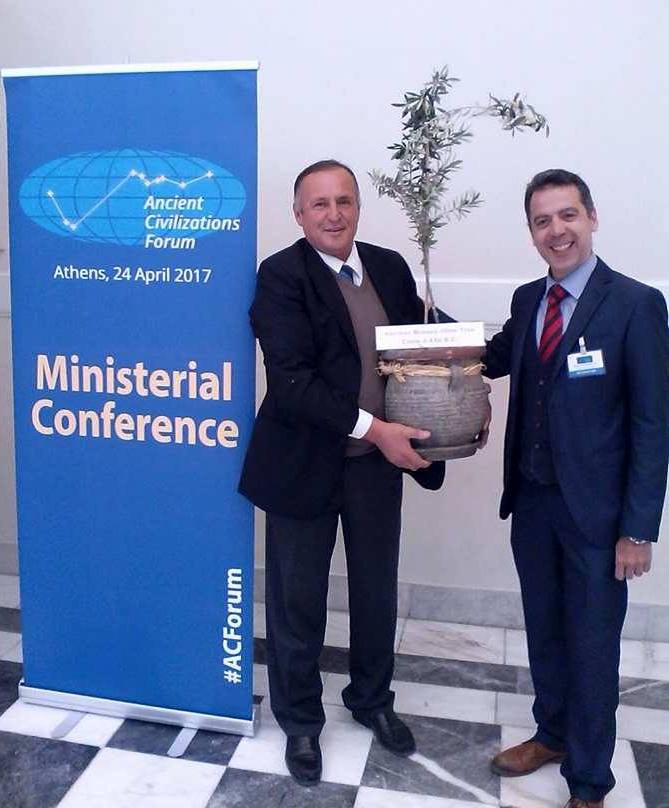 Φόρουμ Αρχαίων Πολιτισμών με κόρη της Αρχαίας Μινωικής Ελιάς Καβουσίου