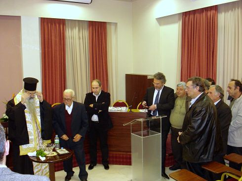 από την εκδήλωση, ο Μητροπολίτης Πέτρας, ετοιμάζεται για τον αγιασμό