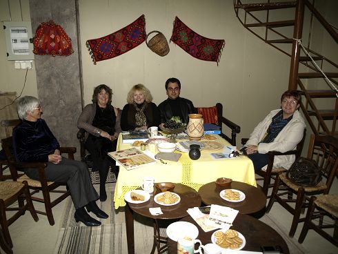 από αριστερά, Dr Rosemary John PhD botanist, Julia Jones FLS, Jane Sharp member, Μ. Πεδιαδίτης, Christine Woolfenden secr.