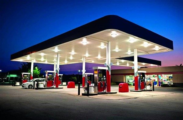 ο ειδικός φόρος κατανάλωσης τροχοπέδη στις τιμές των καυσίμων