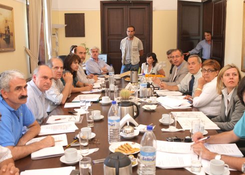 1η συνεδρίαση γνωμοδοτικής επιτροπής Περιφέρειας Κρήτης, υπό τον Γενικό Γραμματέα, Θανάση Καρούντζο