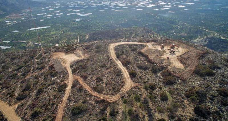 Απαντήσεις Μενδωνη για τον αιολικό σταθμό παραγωγής στο Κάτω Χωριό