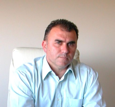 Ο δήμαρχος Μακρύ Γυαλού Θεοδόσιος Καλαντζάκης